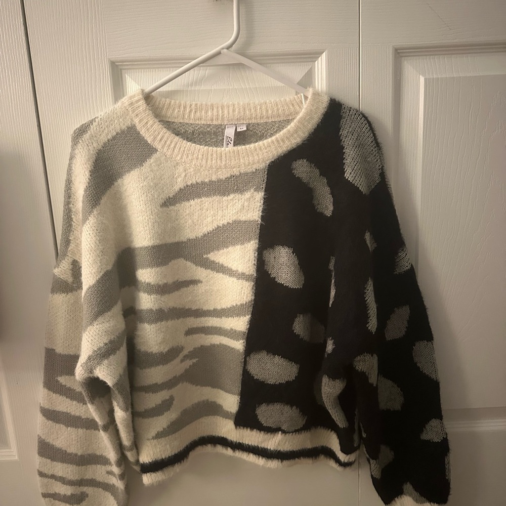 Elan Black and Cream Patterned Sweater